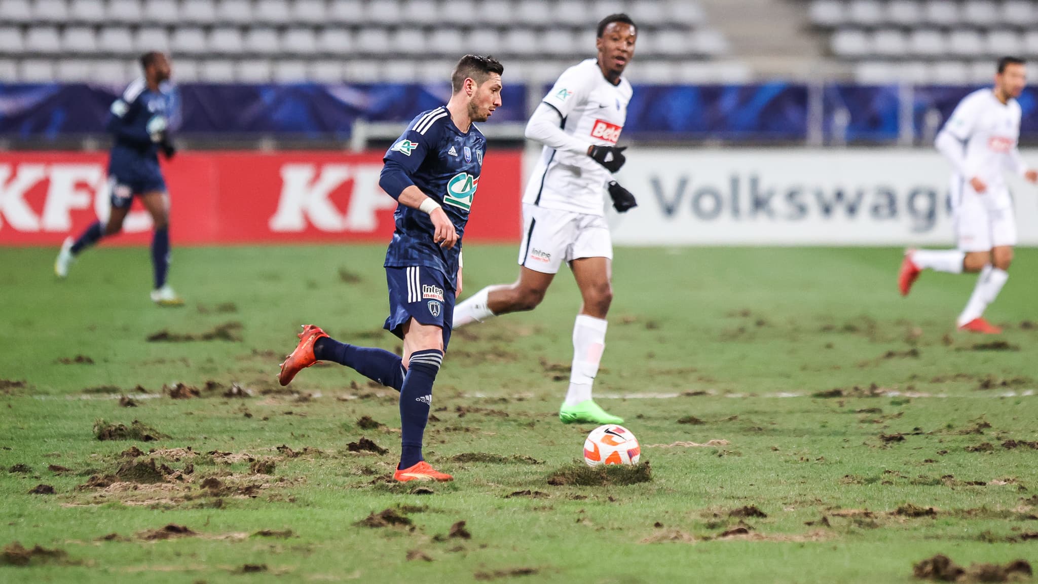 La pelouse de Charléty mercredi lors du 8e de finale de Coupe de France entre le Paris FC et Annecy La pelouse de Charléty mercredi lors du 8e de finale de Coupe de France entre le Paris FC et Annecy