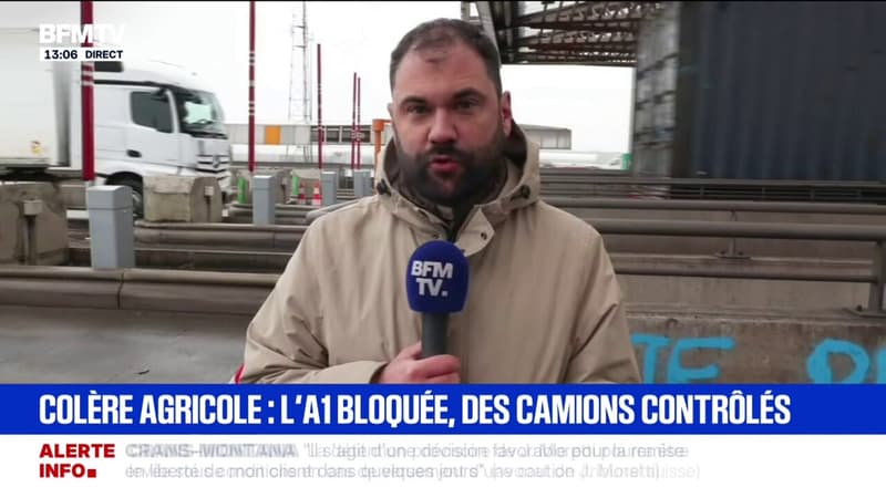 Des agriculteurs bloquent un péage de l'autoroute A1 pour contrôler la provenance du contenu des camions