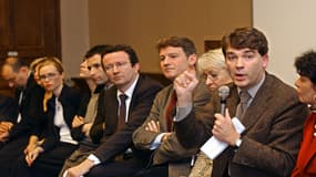 Benoît Hamon, Vincent Peillon et Arnaud Montebourg en octobre 2002 lors d'une conférence de presse.