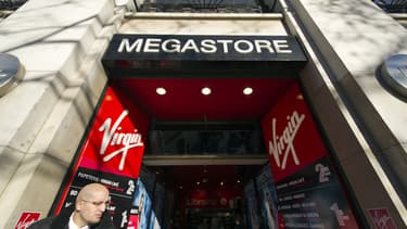 Entrée du Virgin Megastore des Champs-Elysées, à Paris.