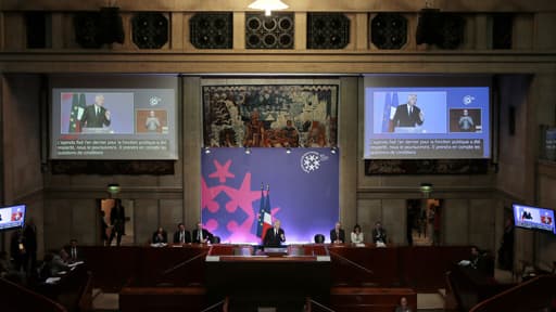 Jean-Marc Ayrault donne un discours au QG du CESE, le 21 juin 2013.