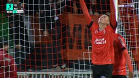 Enzo Genton marque lors de Lorient-Ajaccio, le 27 septembre 2024.