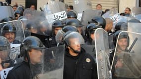 Selon le porte-parole de l'opposition tunisienne, vingt-sept civils ont été tués par balle par la police dans la seule nuit de samedi à dimanche.