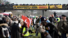 Les manifestants, qui commencent à se rassembler ce samedi, ont prévu de bloquer les axes Nantes-Rennes et Nantes-Vannes, entourant ainsi le site du futur aéroport de Notre-Dame-des-Landes.