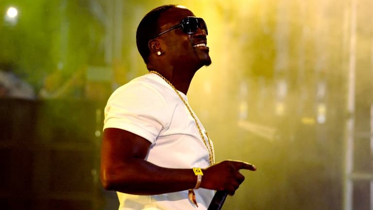 Akon est un chanteur d'origine sénégalaise, notamment connu pour le morceau "Lonely".