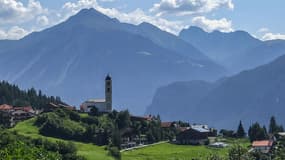 Le village de Brienz, dans le canton des Grisons en Suisse. 
