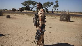 Deux mille militaires français étaient au sol au Mali samedi matin et le chiffre de 2.500 initialement prévu sera peut-être dépassé, a déclaré le ministre de la Défense, Jean-Yves Le Drian, samedi sur France 3 Bretagne. /Photo prise le 18 janvier 2013/REU