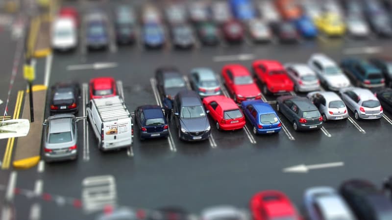 Les places de stationnement sont devenues trop étroites pour des voitures comme les SUV, c'est le constat d'un assureur en Grande-Bretagne.