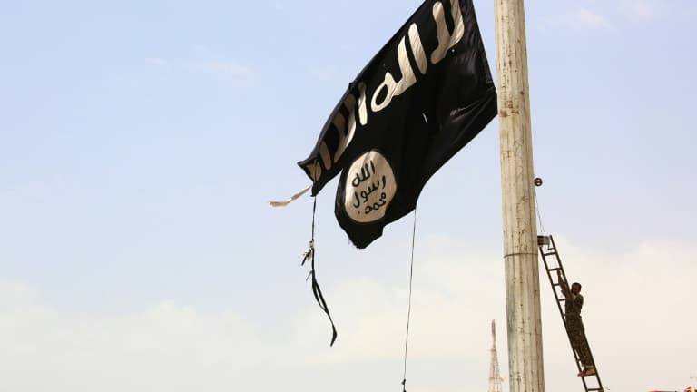 Un NFT intitulé "IS-NEWS #01", portant l'emblème de l'État islamique a été aperçu sur, au moins, deux plateformes de NFT.