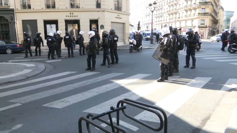 Des forces de l'ordre déployées dans les rues de Paris. 