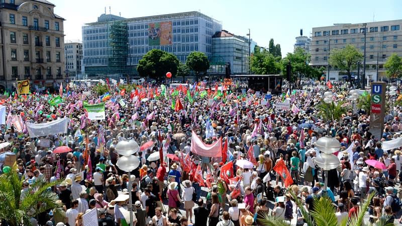 Les manifestants défilent contre le G7, à Munich le 4 juin.