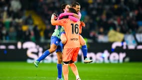 Mike Maignan célèbre avec ses coéquipiers de l'AC Milan après la victoire contre l'Udinese, 20 janvier 2024