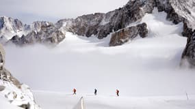 Trois alpinistes sur le massif du Mont-Blanc, le 11 septembre 2013.