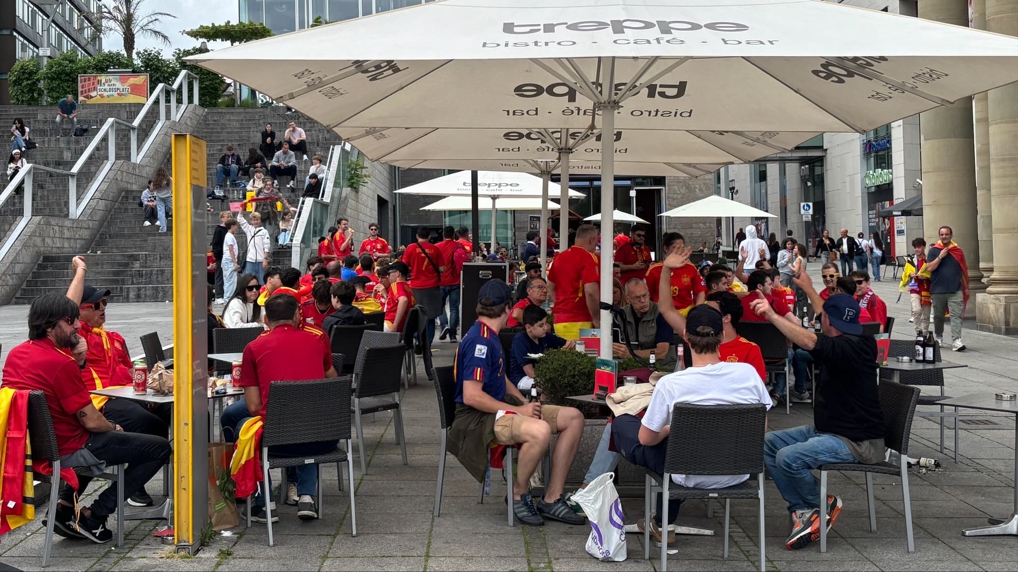 Les supporters espagnols à Stuttgart pour le Final Four de la Ligue des nations, 5 juin 2025 Les supporters espagnols à Stuttgart pour le Final Four de la Ligue des nations, 5 juin 2025