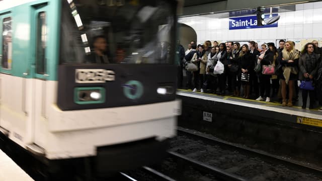 D'après Moovit, les voyageurs passent un peu plus d'une heure par jour dans les transports publics à Paris.