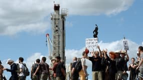 Des militants sont réunis depuis lundi 5 août autour de la foreuse de Hess Oil en Seine-et-Marne.