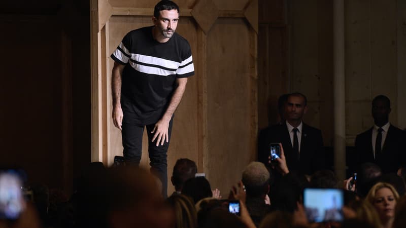 Riccardo Tisci le 28 avril 2014 à la fin d'un défilé Givenchy à Paris
