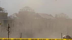 Un attentat suicide commis samedi à Kaboul a fait 13 morts dans les rangs de la Force internationale d'assistance à la sécurité (Isaf). /Photo prise le 29 octobre 2011/REUTERS/Omar Sobhani