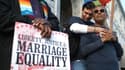 Des centaines de militants de la cause homosexuelle sont attendus sur les marches de l'imposant édifice, où ils étaient déjà présents la veille à l'occasion d'une première audience.