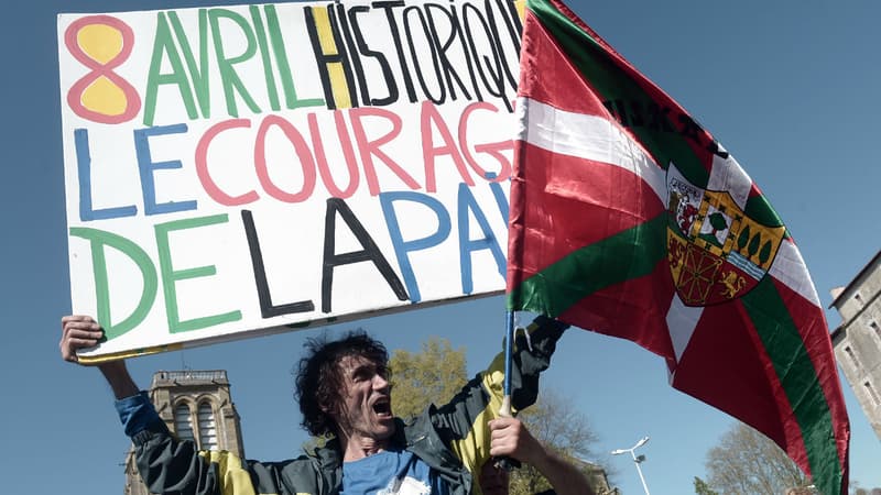 Une manifestation en faveur du désarmement d'ETA à Bayonne le 8 avril 2017