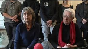 Françoise Larribe, ancienne otage d’Aqmi et femme d’otage, et René Robert, grand-père de l’otage Pierre Legrand, à Paris le 05 mars 2013.
