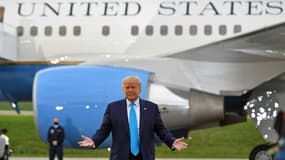 Donald Trump devant l'avion présidentiel Air Force One le 4 septembre 2020 avant un meeting à Latrobe (Pennsylvanie)