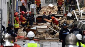 Des secours sur les lieux de l'effondrement, à Marseille, le 5 novembre 2018.