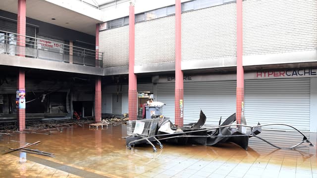 Le magasin casher incendié, à Créteil, photographié le 9 janvier 2018.