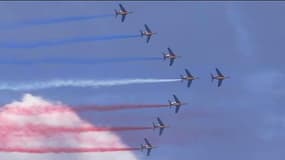 Salon du Bourget: le show de la patrouille de France