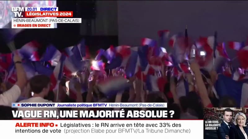 Législatives: la joie des militants du Rassemblement national, en tête avec 33% des voix selon les premières estimations