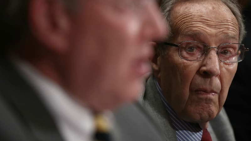 William J. Perry, à droite, était secrétaire d'Etat à la Défense en 1994. 