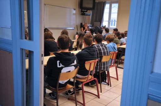 Les élèves d'un collège pendant un cours Les élèves d'un collège pendant un cours