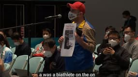 Un journaliste ukrainien a interpelé le président du Comité paralympique