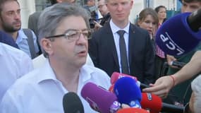 Jean-Luc Mélenchon arrive à l'Assemblée nationale: "Un moment de très grand bonheur"