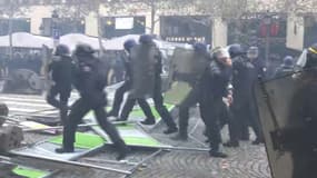 Gilets jaunes: faut-il fermer le secteur des Champs-Élysées samedi ?