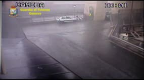 Des caméras de surveillance ont capté la chute du viaduc de Gênes