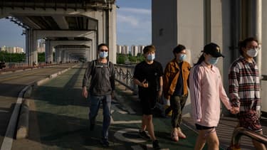 Des habitants de Séoul (Corée du Sud), portant un masque, le 24 mai 2020 (PHOTO D'ILLUSTRATION).
