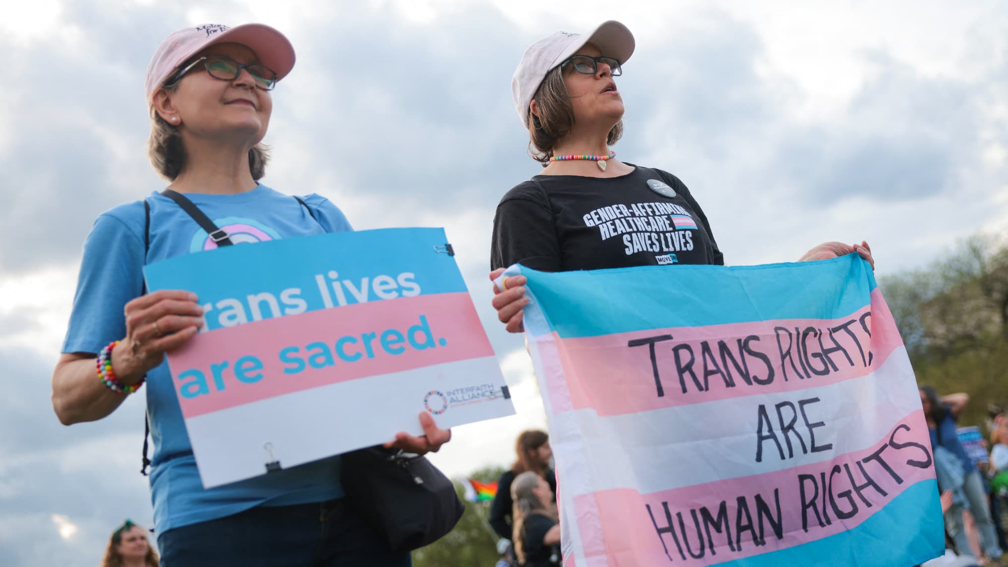 LA JUSTICE AMÉRICAINE TRANCHE CONTRE DONALD TRUMP EN AUTORISANT LES PASSEPORTS "X" POUR LES PERSONNES TRANSGENRES