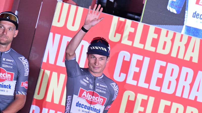 Jasper Philipsen lors de la présentation des équipes à La Vuelta, le 21 août 2025.