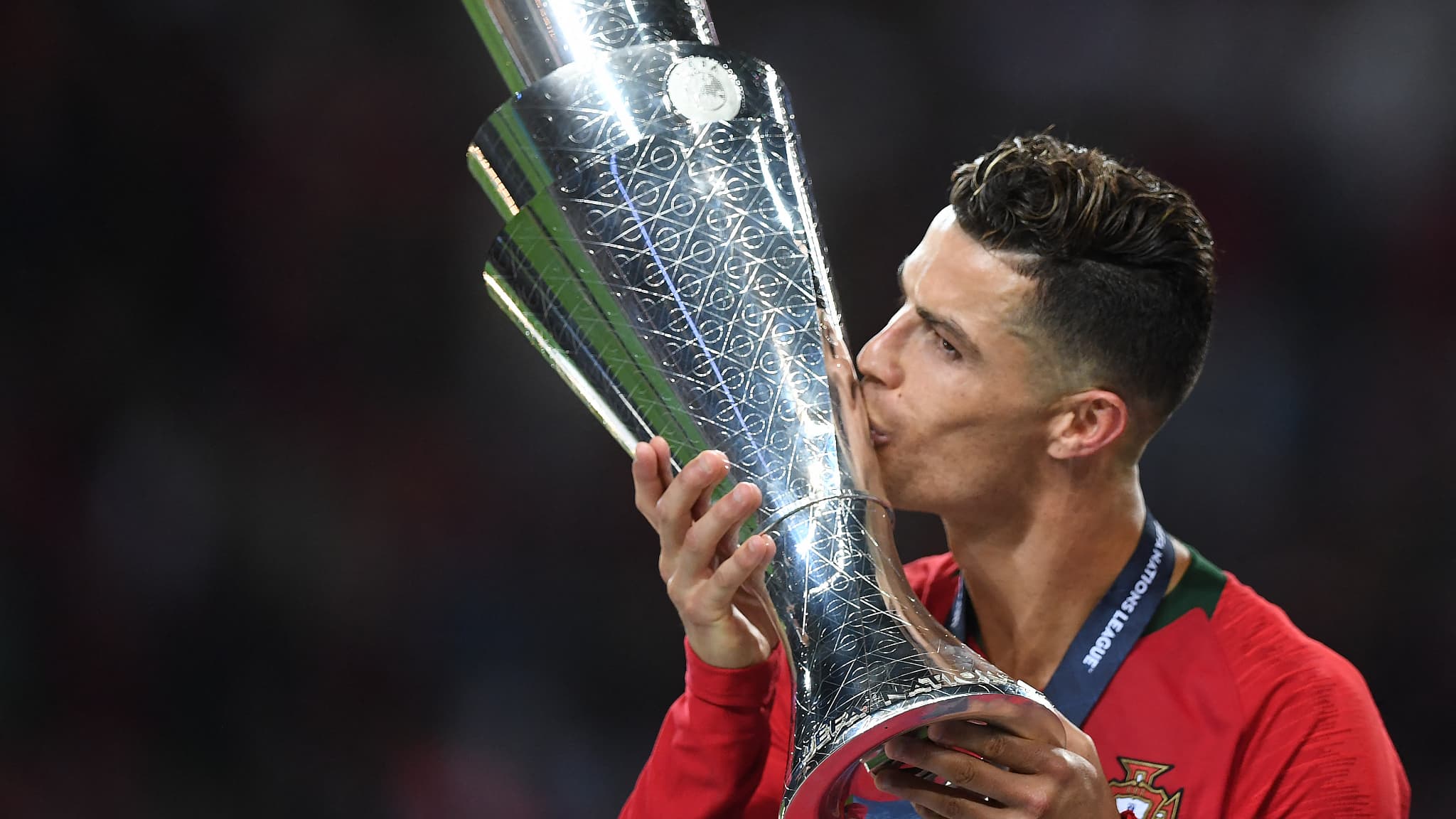 Cristiano Ronaldo avec la Ligue des nations en juin 2019 Cristiano Ronaldo avec la Ligue des nations en juin 2019