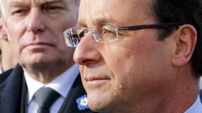 La cote de confiance de François Hollande gagne un point en juin à 26% d'opinions positives tandis que Jean-Marc Ayrault progresse de trois points (28%), selon le baromètre OpinionWay pour Clai, Metro et LCI. /Photo prise le 11 novembre 2012/REUTERS/Phili
