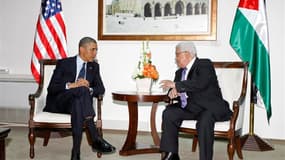 Barack Obama et le président de l'Autorité palestinienne Mahmoud Abbas à Ramallah. Le président américain, reçu chaleureusement la veille à Jérusalem, a été accueilli plus froidement jeudi en Cisjordanie par des Palestiniens qui lui reprochent de laisser