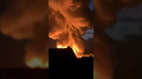 Un bâtiment de l'entreprise Bolloré Logistics à Grand-Couronne est touché par un incendie.