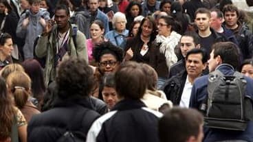 Plus de huit Français sur dix (82%) sont inquiets face à la crise européenne et jugent à 44% que l'euro en amplifie les effets, selon un sondage Harris Interactive pour Le Nouvel Observateur publié mercredi. /Photo d'archives/REUTERS