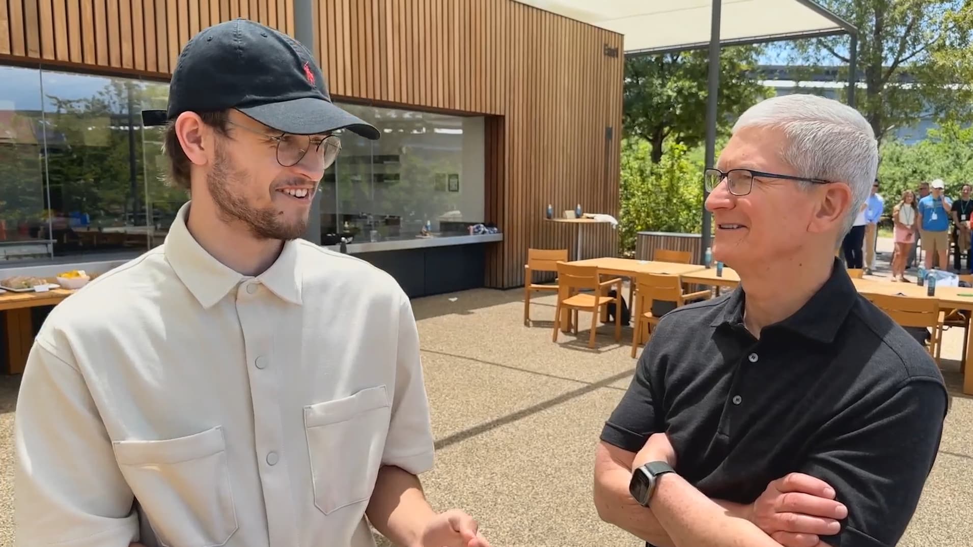 Ryan Delepine présente son application SOS+ à Tim Cook