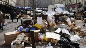 Le 12 mars 2010 sur une place de Marseille, des ordures se sont accumulées lors d'une grève d'éboueurs du secteur privé.