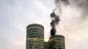 Un incendie s'est déclaré mercredi dans un tour à la Défense. Image d’un témoin sur place.