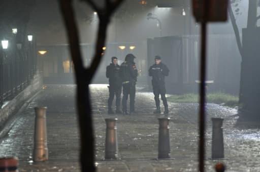 Des policiers bloquent l'accès à la zone entourant l'ambassade des Etats-Unis à Podgorica, au Monténégro, le 22 février 2018 Des policiers bloquent l'accès à la zone entourant l'ambassade des Etats-Unis à Podgorica, au Monténégro, le 22 février 2018