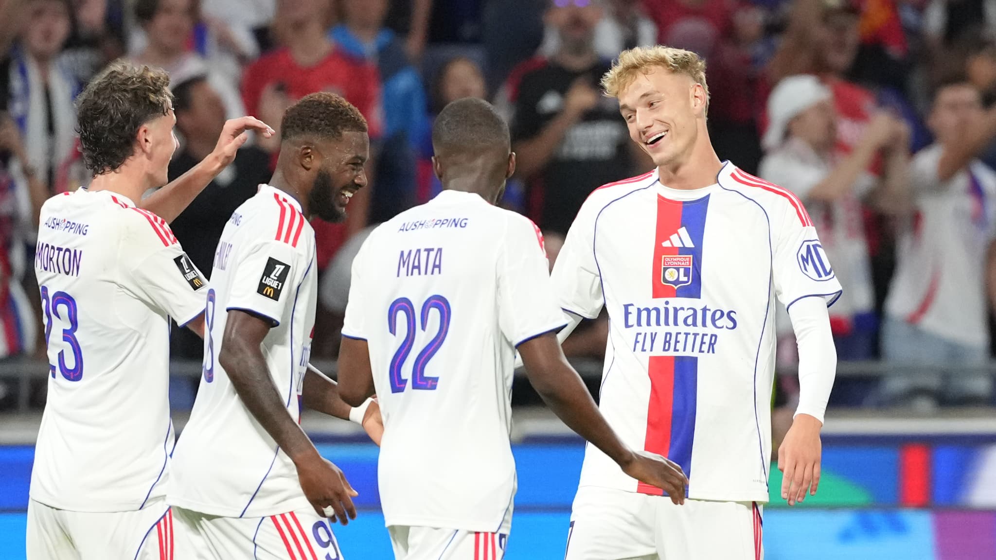 "DES ÉVÉNEMENTS À DEVOIR AFFRONTER, ÇA FORGE UN COLLECTIF": LE SOULAGEMENT DES ANCIENS JOUEURS DE L'OL APRÈS LE BON DÉBUT DE SAISON DES GONES