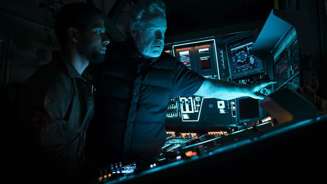 Jussie Smollet et Ridley Scott sur le tournage d'Alien Covenant.